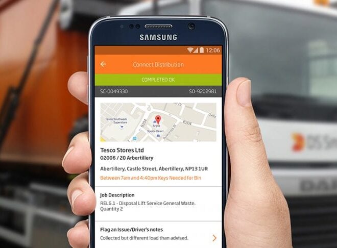Delivery driver using the DS Smith driver app that Sonin built to connect its supply chain